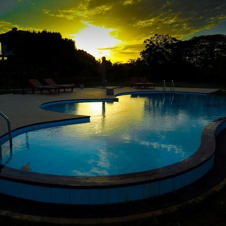 Lake Villa Resort 티사마하라마 외부 사진