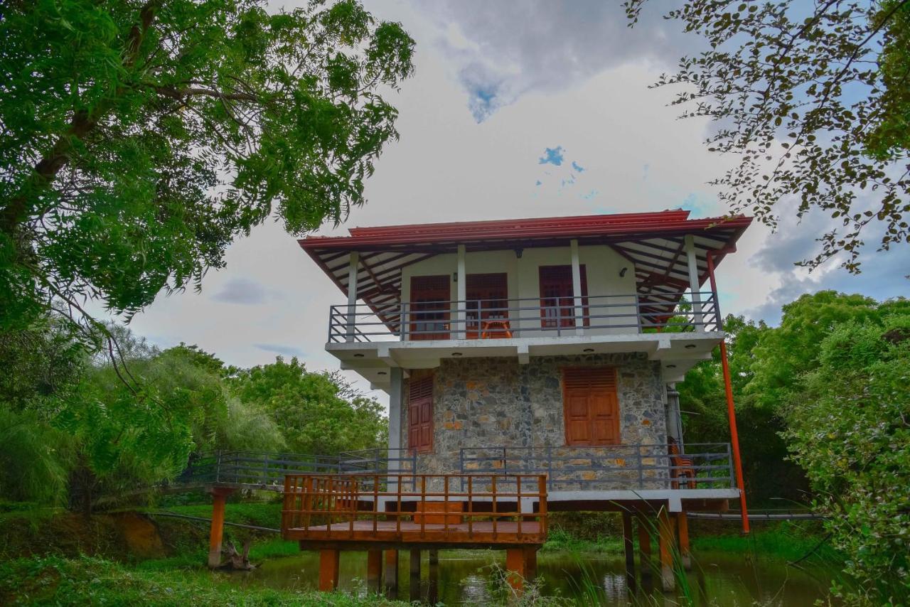 Lake Villa Resort 티사마하라마 외부 사진