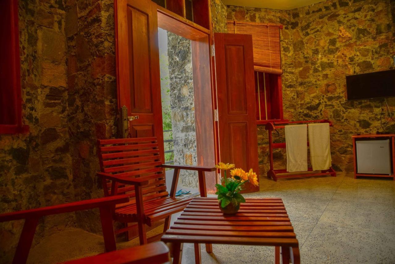 Lake Villa Resort 티사마하라마 외부 사진