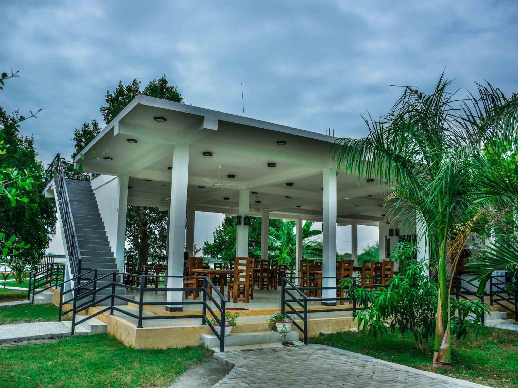 Lake Villa Resort 티사마하라마 외부 사진
