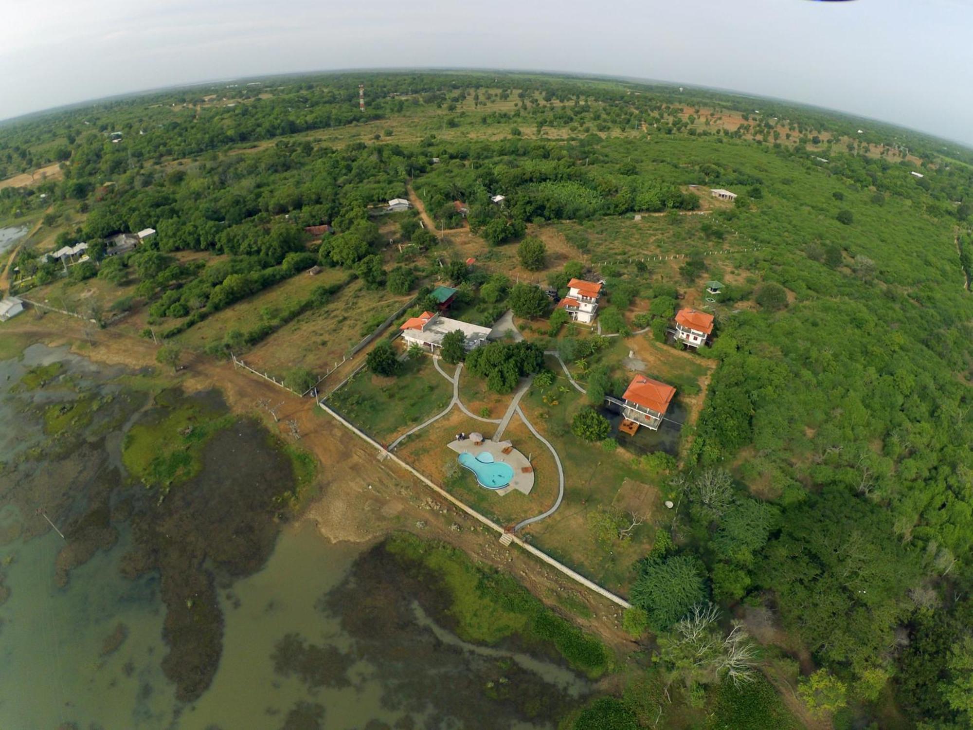 Lake Villa Resort 티사마하라마 외부 사진