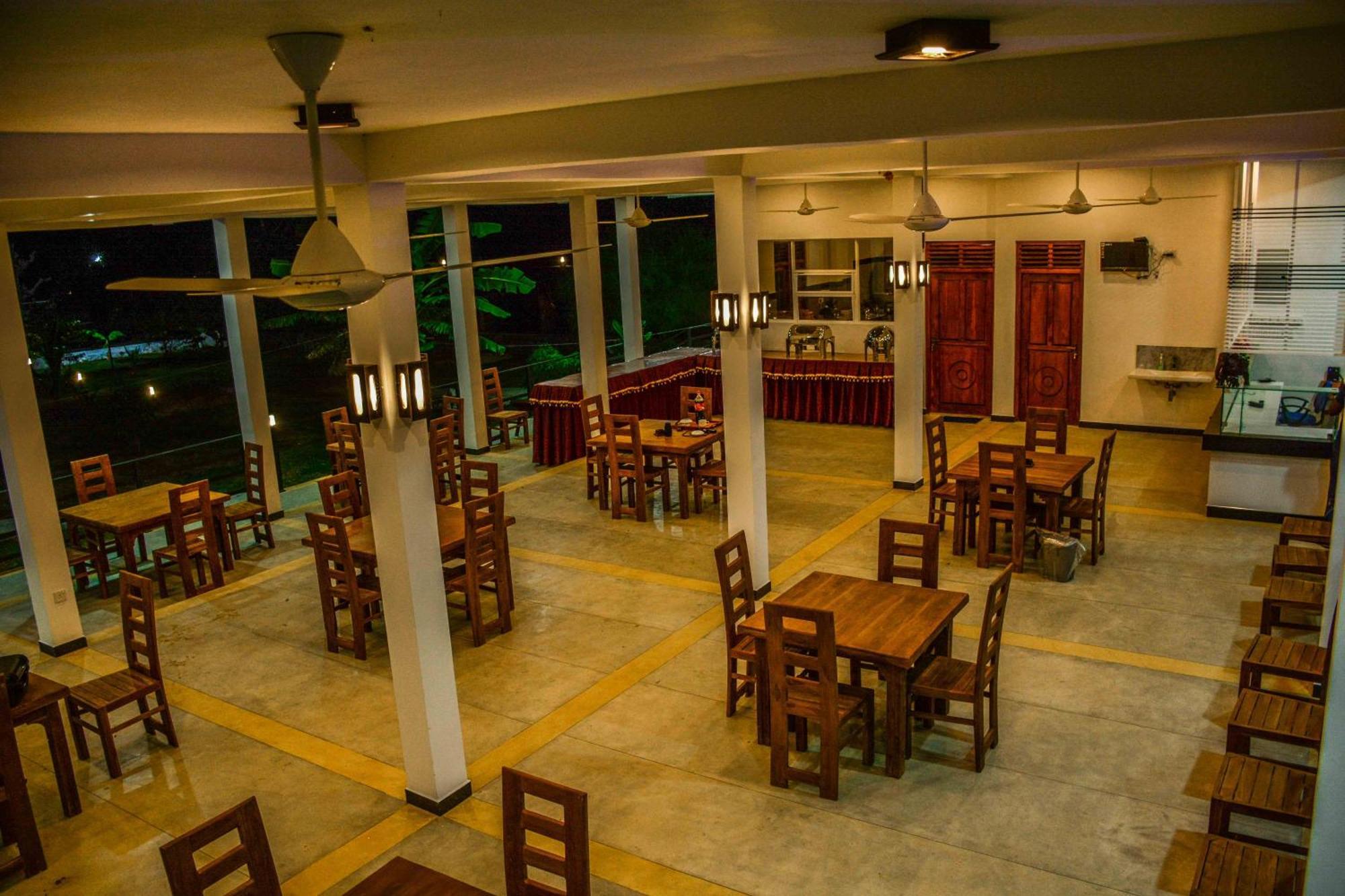 Lake Villa Resort 티사마하라마 외부 사진