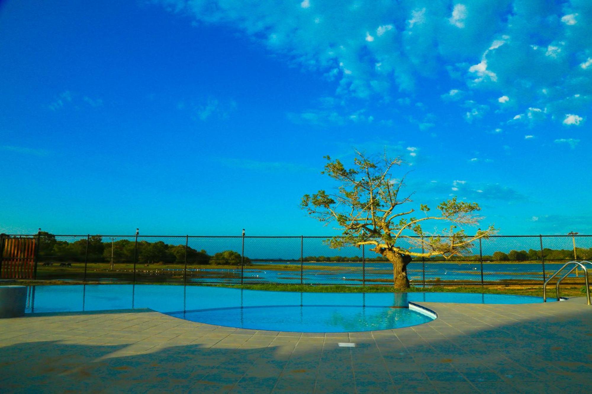 Lake Villa Resort 티사마하라마 외부 사진