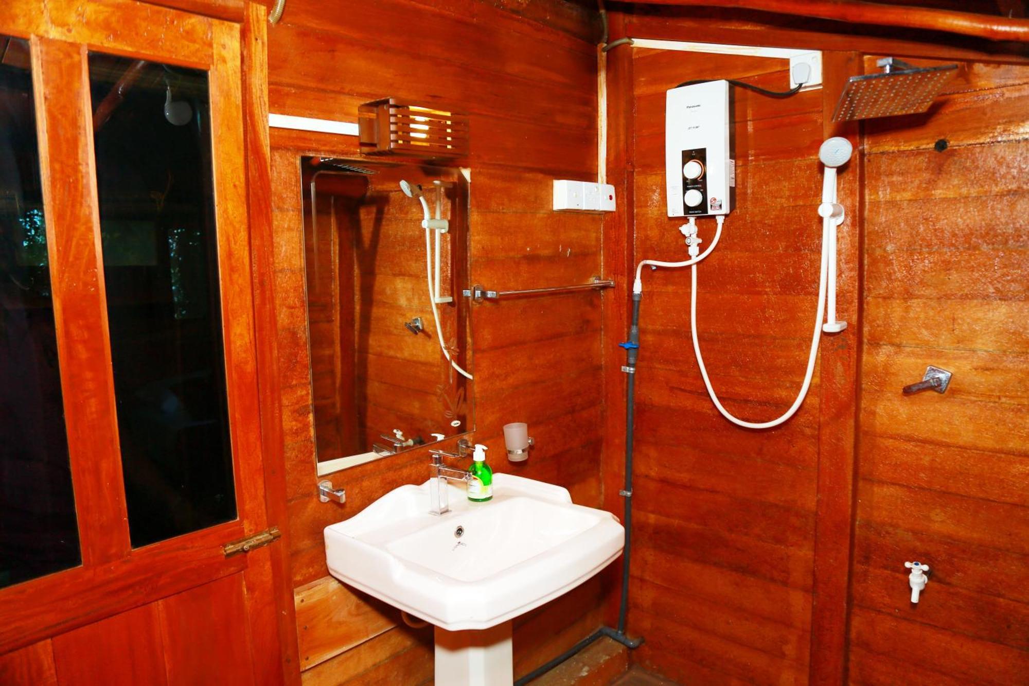Lake Villa Resort 티사마하라마 외부 사진