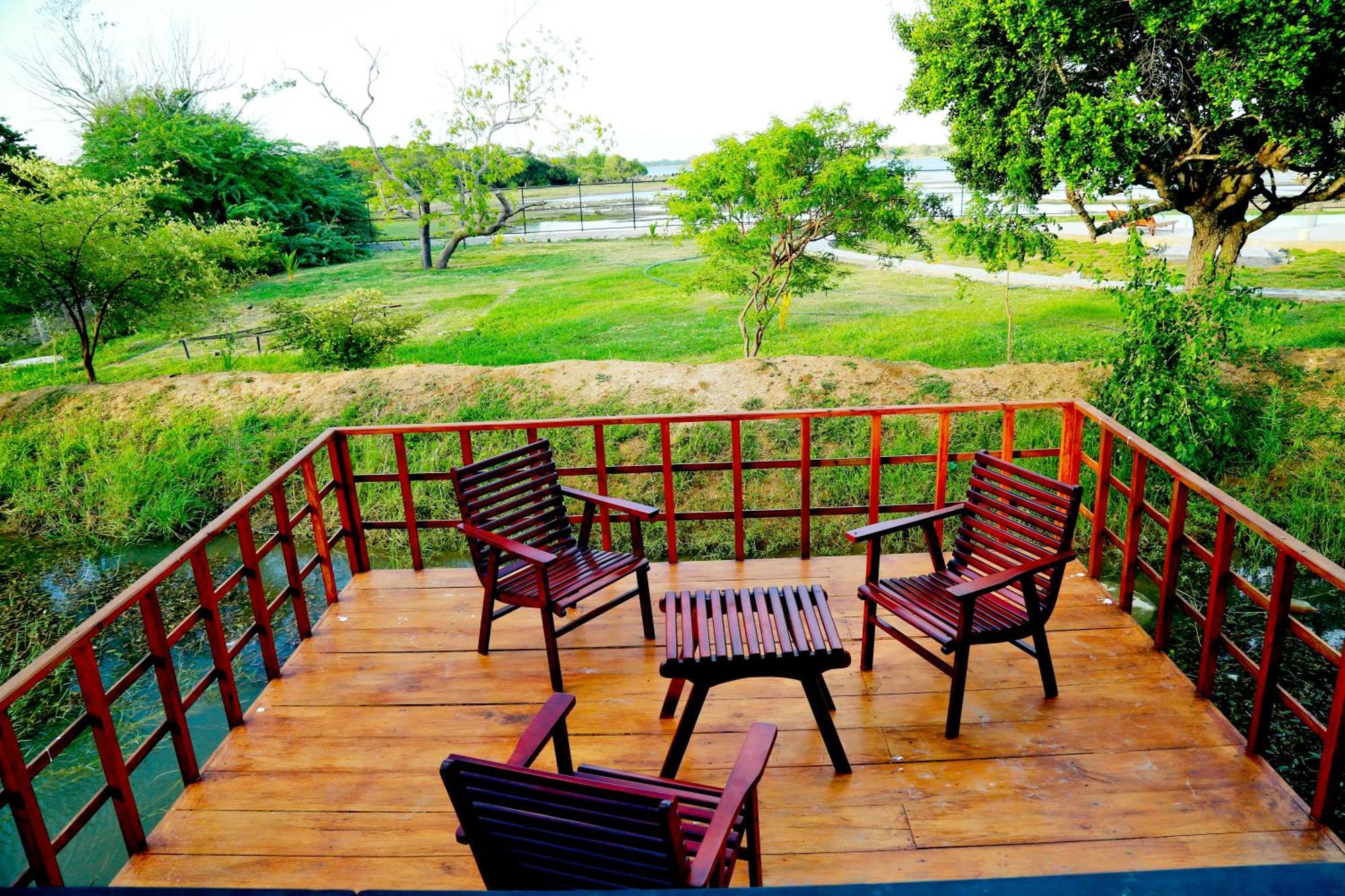 Lake Villa Resort 티사마하라마 외부 사진