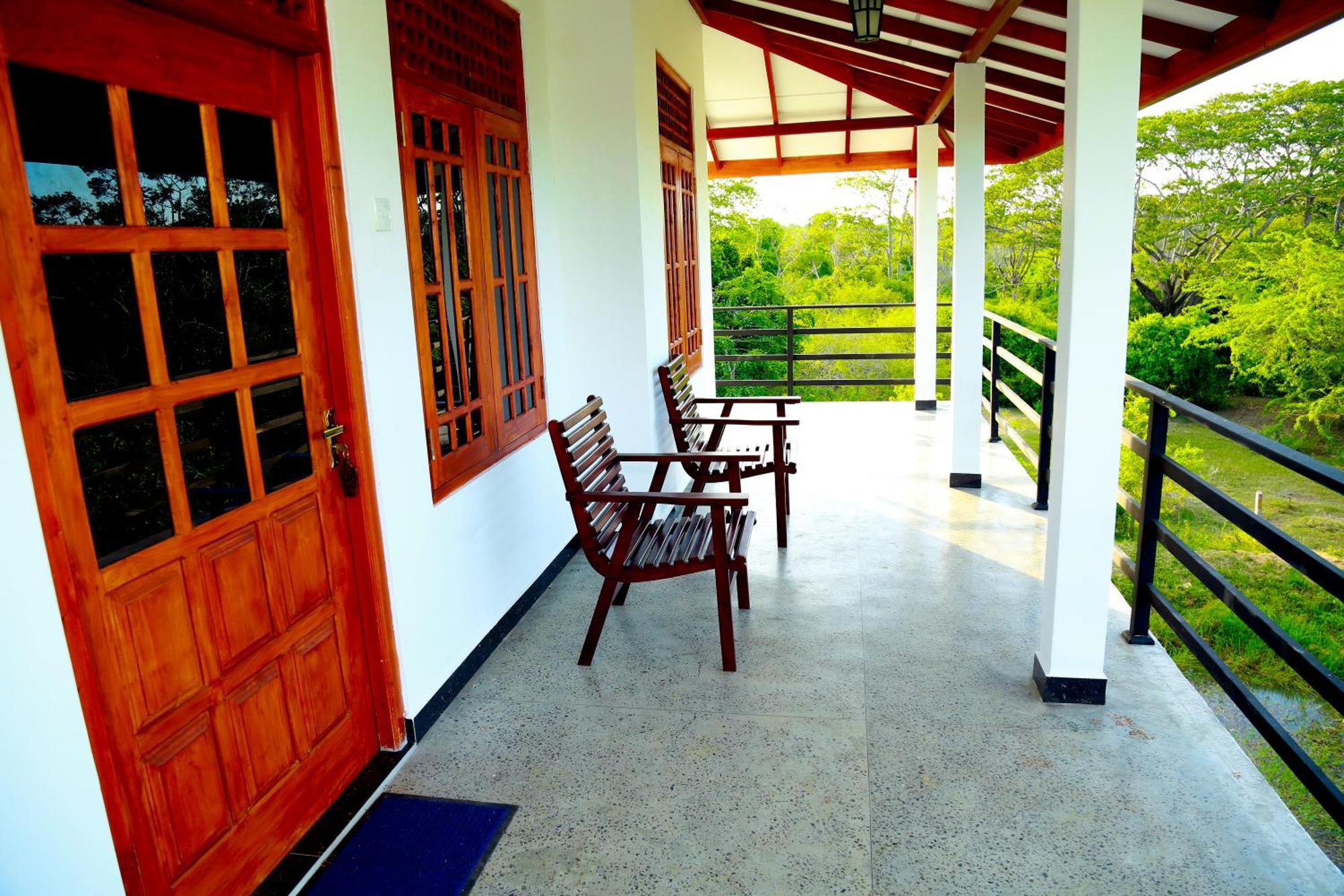 Lake Villa Resort 티사마하라마 외부 사진