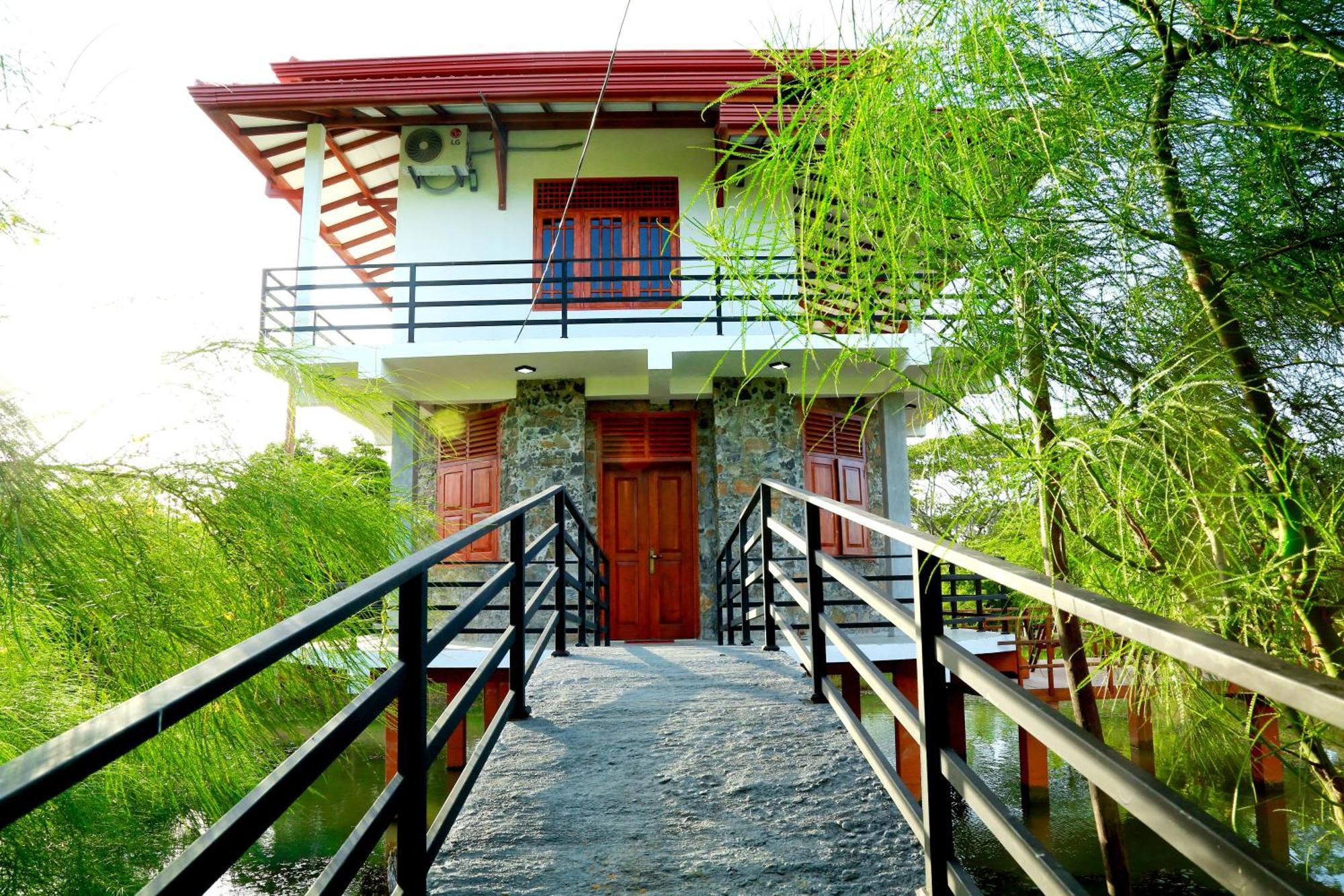 Lake Villa Resort 티사마하라마 외부 사진