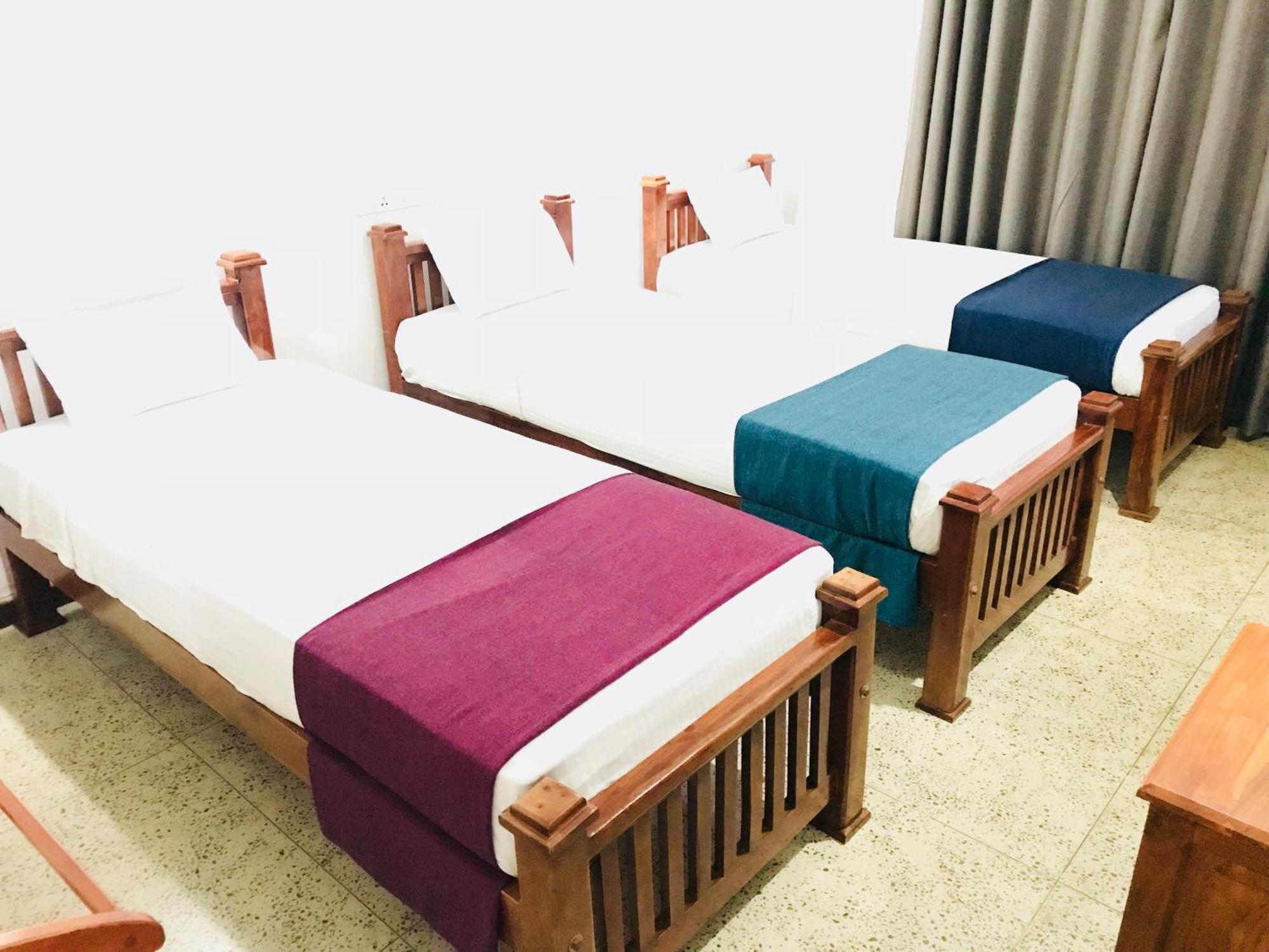 Lake Villa Resort 티사마하라마 외부 사진