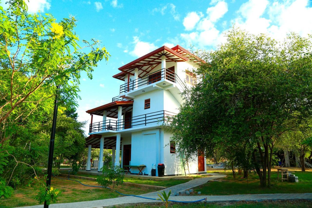 Lake Villa Resort 티사마하라마 외부 사진