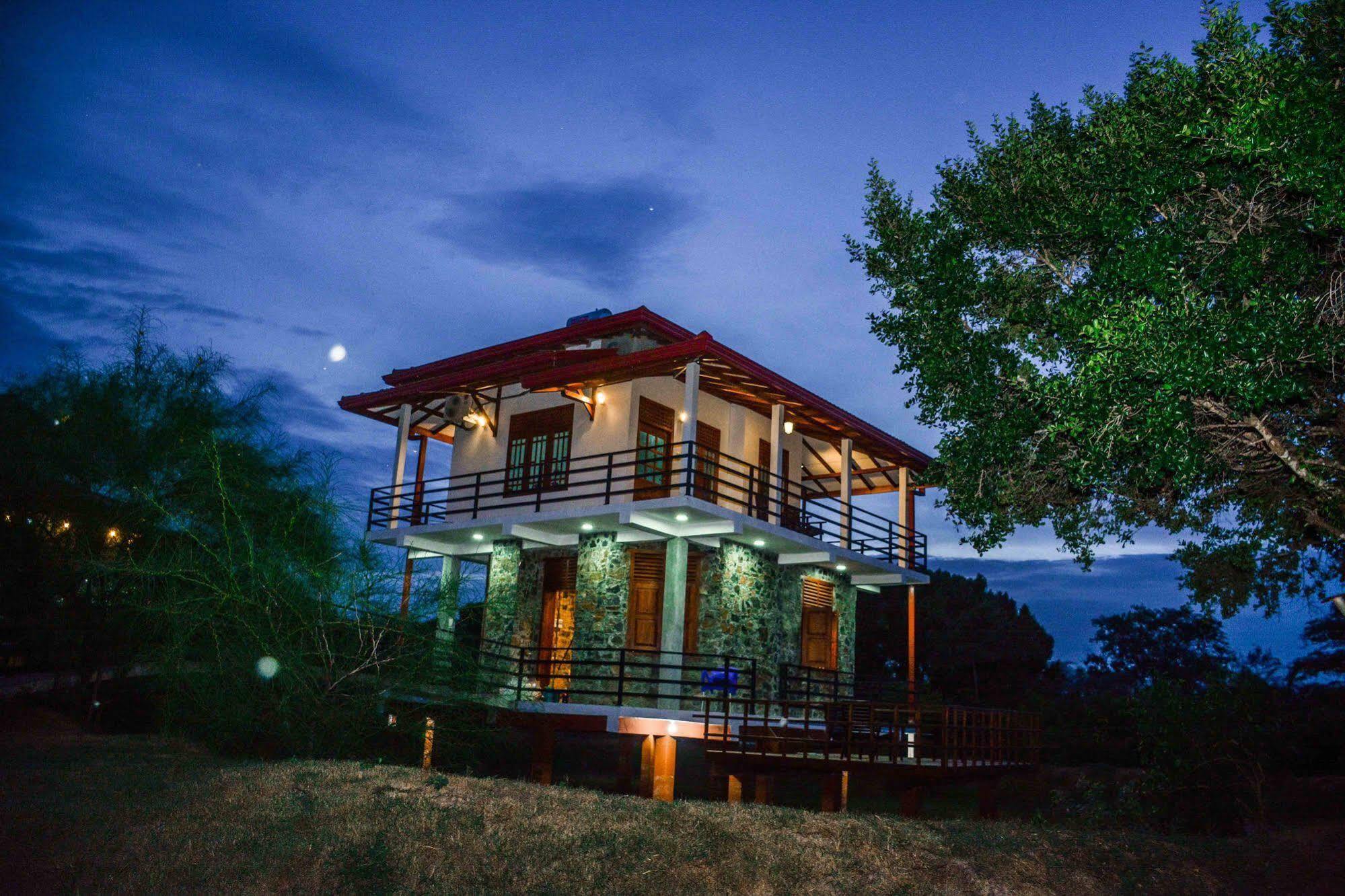 Lake Villa Resort 티사마하라마 외부 사진
