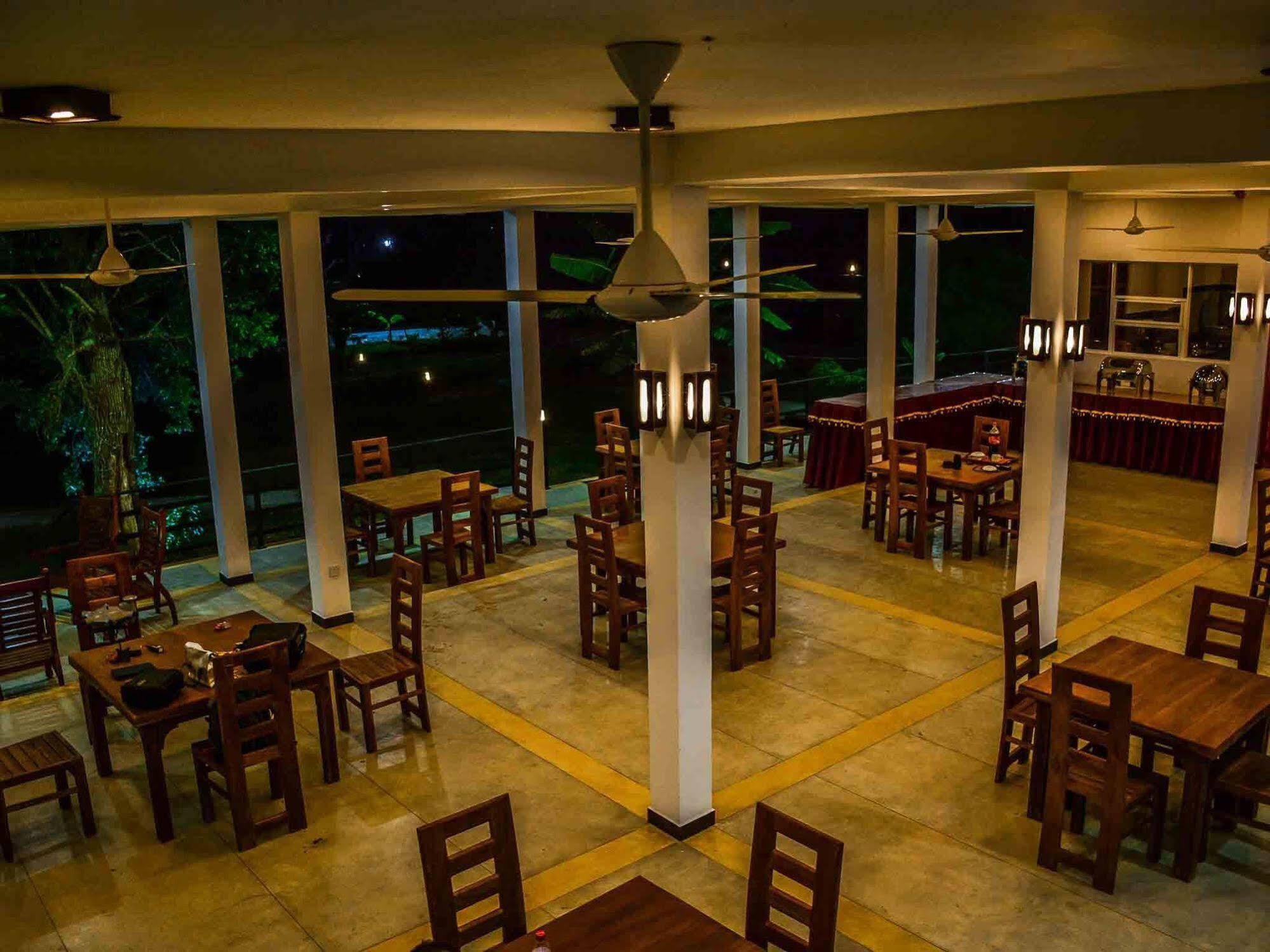 Lake Villa Resort 티사마하라마 외부 사진