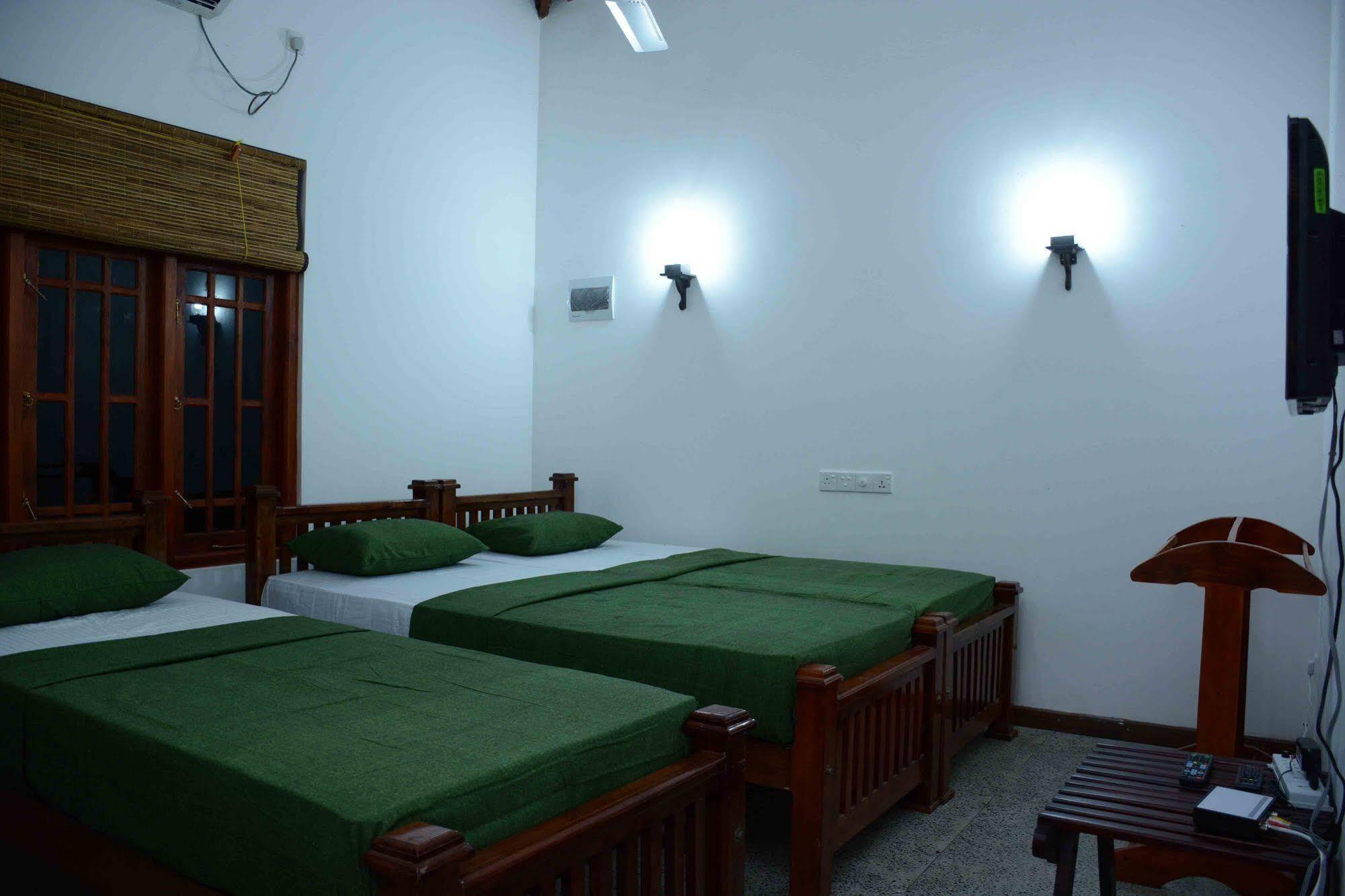 Lake Villa Resort 티사마하라마 외부 사진